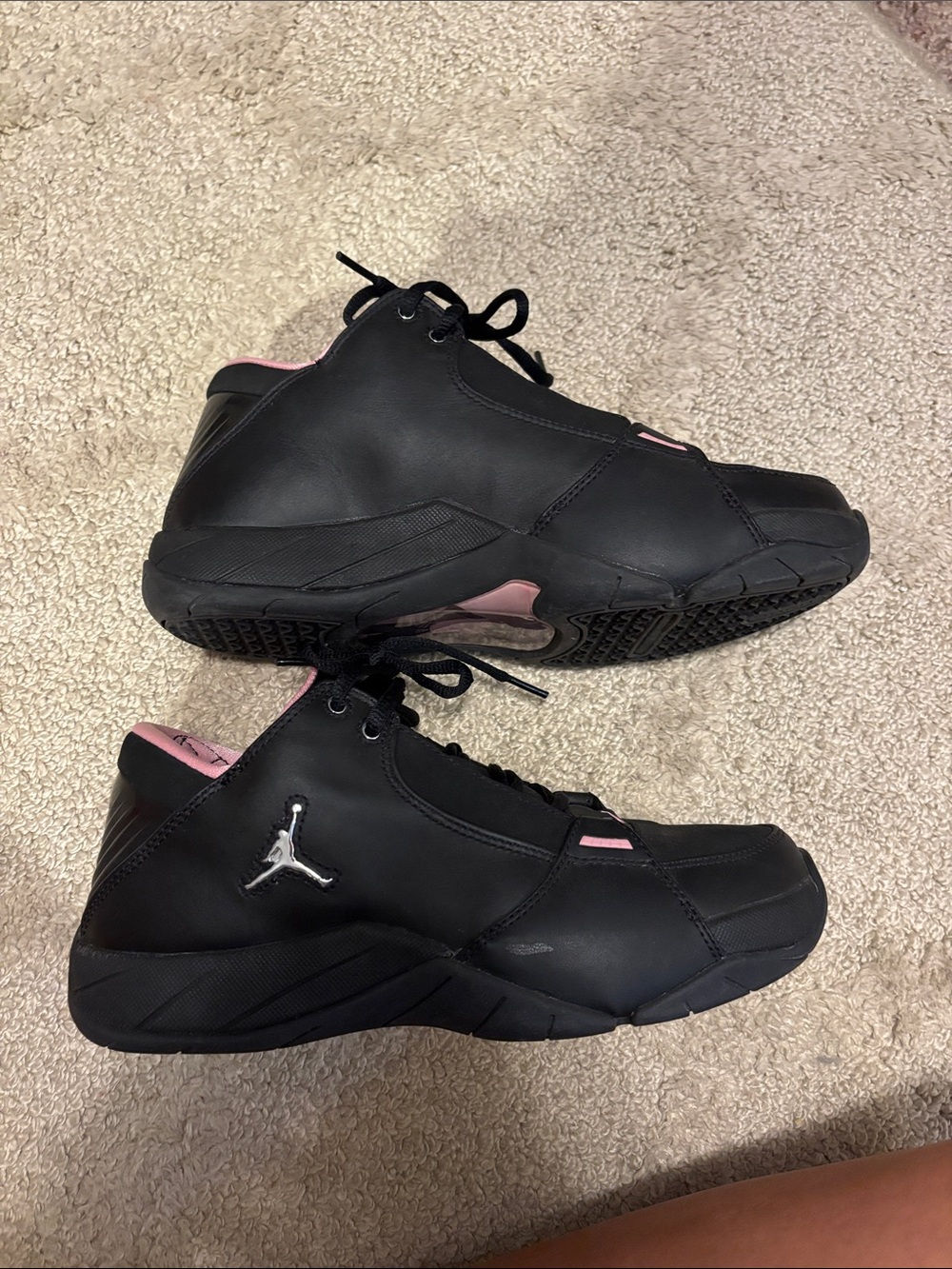 **Vintage**. Jordan Women's Black & Pink Low-Top Sneakers - Picture 3 of 4